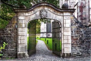 metal gate 